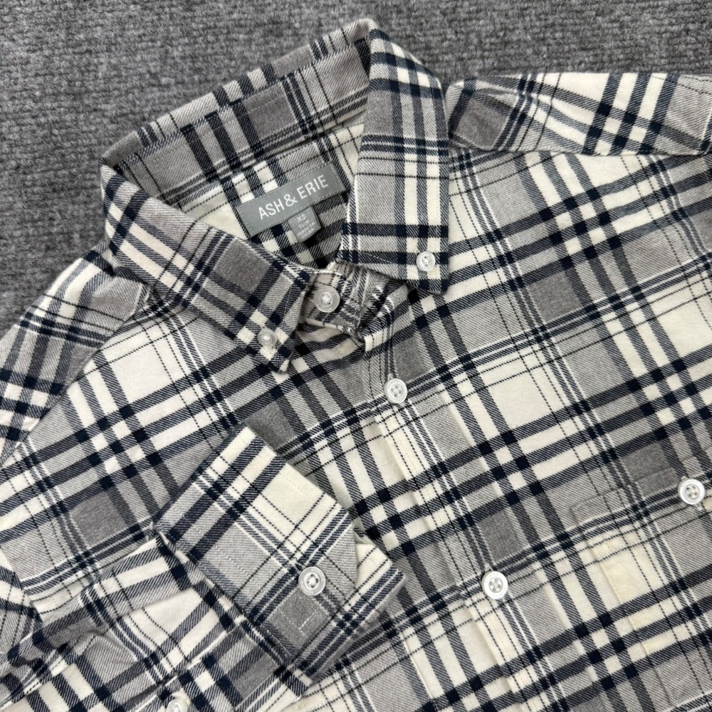 Ash & Erie Flannel Button Down Shirt XS White Gray Plaid Slim Fit Mens